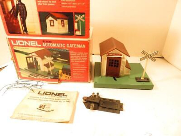 LIONEL MPC TRAINS - 2145 OPERATING GATEMAN ACCESSORY- BOXED - 0/027- EXC.-W71