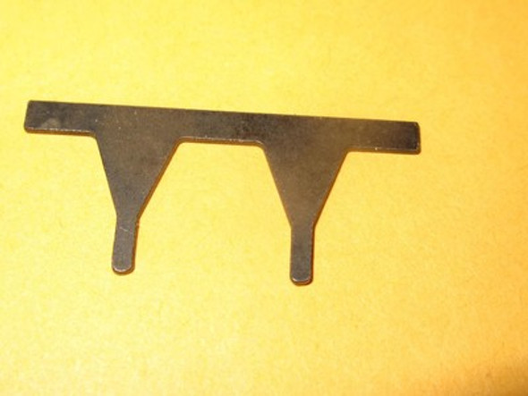 LIONEL POST-WAR PART - 671 TURBINE LOCO 671-85- AXLE RETAINER - SR44 LIONEL POST-WAR PART - 671 TURBINE LOCO 671-85- AXLE RETAINER - SR44