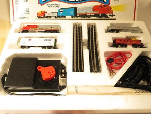 BACHMANN N SCALE - 24300 SANTA FE HIGH-BALLER FREIGHT SET- LN- BXED - B2