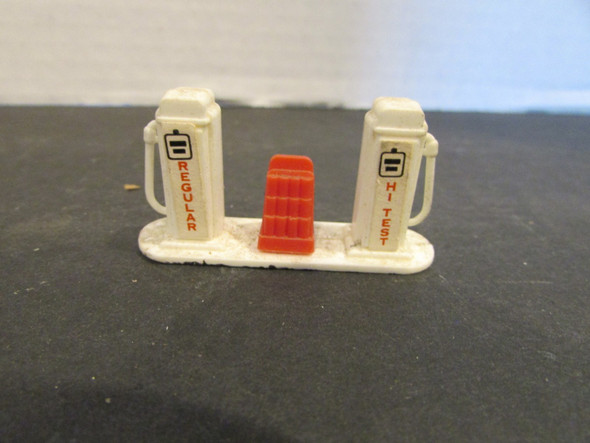 Vtg Plasticville HO Scale Gas Station Pumps  Rack Red White Black Part   PR