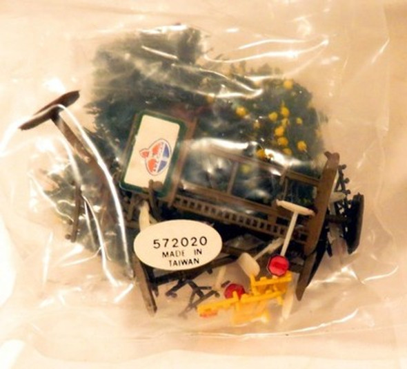 N SCALE TRAINS- LIFE-LIKE TELEPHONE POLES & TREES  - NEW- H12