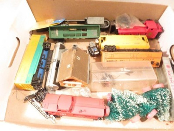 HO TRAINS- VINTAGE ASSORTED MIXED HO CARS/PARTS  ETC- GOOD- SEE PICS - B2R HO TRAINS- VINTAGE ASSORTED MIXED HO CARS/PARTS  ETC- GOOD- SEE PICS - B2R