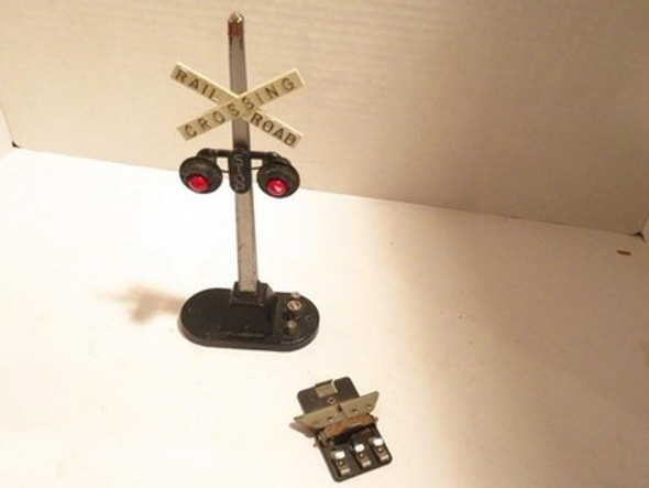 LIONEL TRAINS POST-WAR 154 HIGHWAY FLASHER SIGNAL WORKS GOOD W/PLATE- EXC.-S31P;