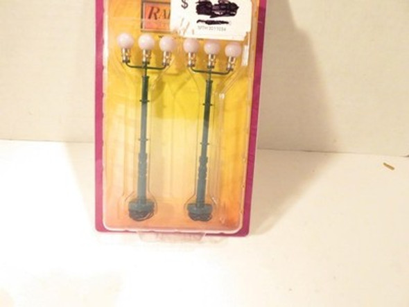 MTH TRAINS -RAILKING- 30-11034 TRIPLE PARK LIGHTS- SET OF TWO- 027- NEW- S31Q MTH TRAINS -RAILKING- 30-11034 TRIPLE PARK LIGHTS- SET OF TWO- 027- NEW- S31Q