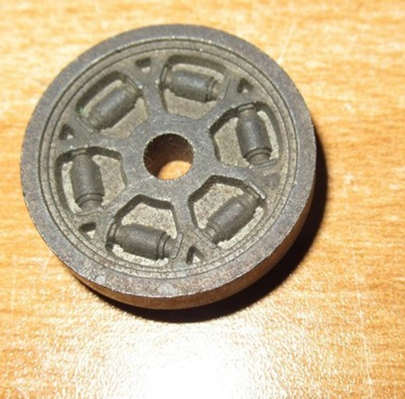 LIONEL POST-WAR GG1 PART- 2330-61-  CENTER WHEEL - ORIGINAL - SR108B|396866596826