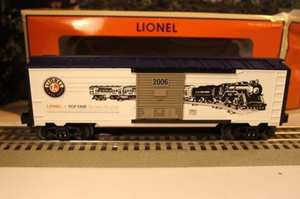 LIONEL 29937- 2006 TOY FAIR BOXCAR- 0/027- LTD PRODUCTION- ROUGH BOX NEW -SH|357388553999