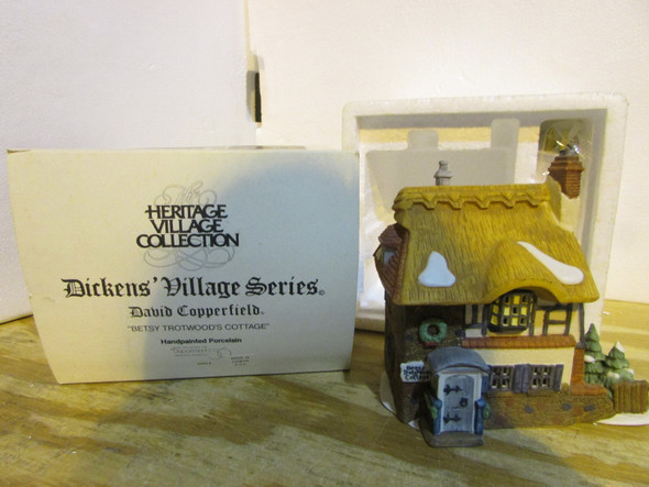 DEPT 56 55506 BETSY TROTWOOD'S COTTAGE COPPERFIELD LIGHTED BLDG BOXED NICE D4|297540682183