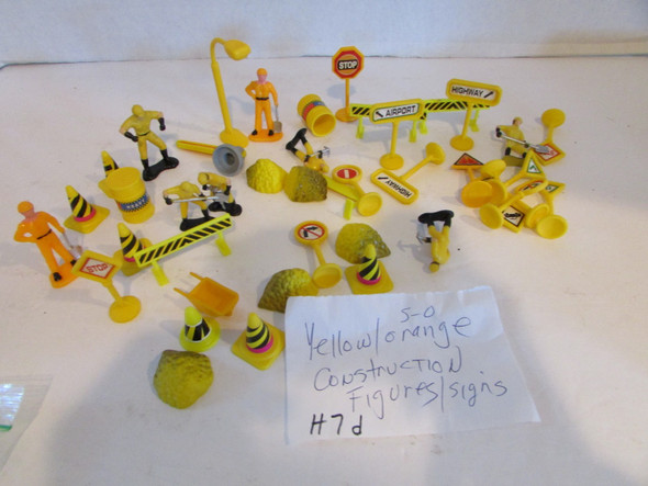 Lot of  Construction Parts figures Signs LOOK Yellow S-O scale Used  H7d