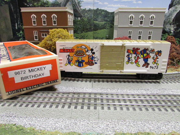 Lionel 9673 Disney Happy Birthday Mickey Boxcar boxed Needs cleaning   B11