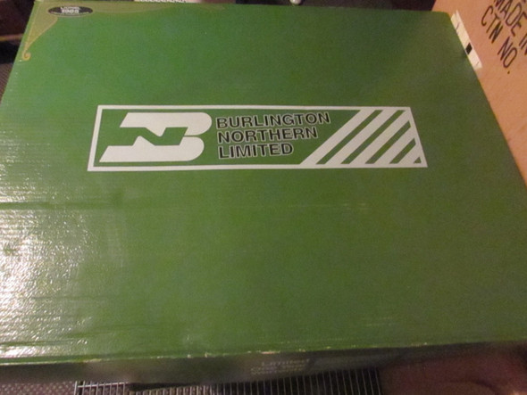 Lionel 6-1552 Burlington Northern Limited Set NIB 6 Cars & SD40 Locomotive H1