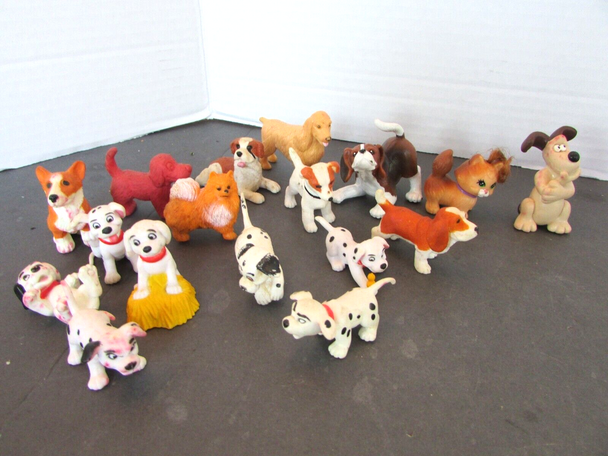 ASST OF PLASTIC ANIMALS DOGS PUPPIES  1.25" - 2.5"  L7