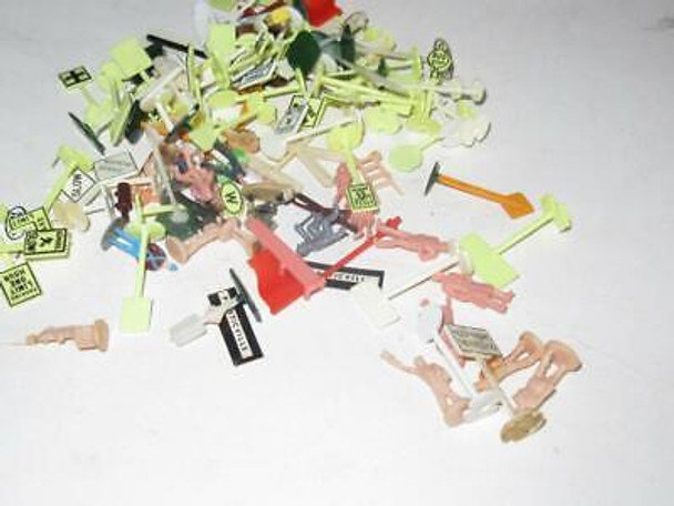 HO- LARGE ASSORTMENT OF SIGNS / RR SIGNS & MORE(B)- GREAT FOR YOUR LAYOUT- S31QQ
