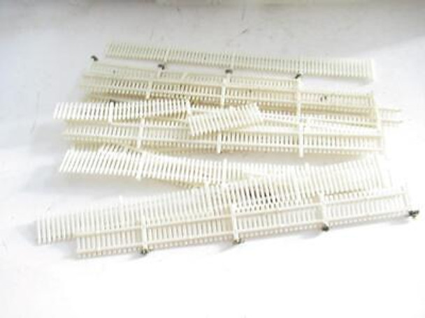 HO TRAINS - WHITE PICKET STYLE FENCES  12 SECTIONS VARIOUS LENGTHS- S31VV