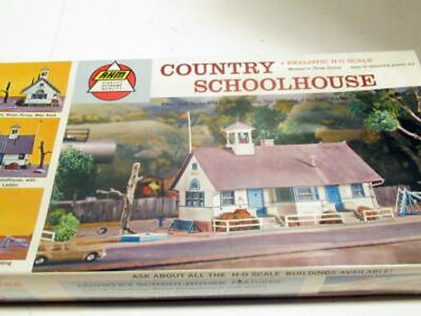 HO TRAINS VINTAGE AHM COUNTRY SCHOOL HOUSE KIT -  NEW- S31M HO TRAINS VINTAGE AHM COUNTRY SCHOOL HOUSE KIT -  NEW- S31M