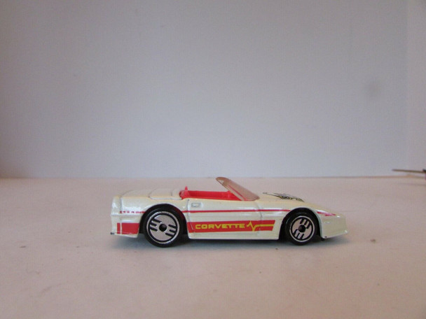 MATTEL 1988 HOT WHEELS DIECAST CAR CORVETTE WHITE CONVERTIBLE   H2 MATTEL 1988 HOT WHEELS DIECAST CAR CORVETTE WHITE CONVERTIBLE   H2