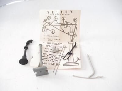 HO TRAINS -  PARTS OF A WATER COLUMN - INCOMPLETE - SEE PICS - NEW - HB2