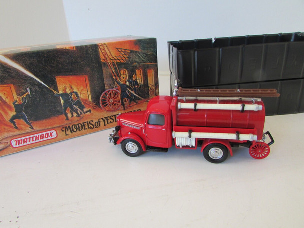 Matchbox YFE04 Models of Yesteryear 1939 Bedford Tanker Fire Engine Red LotD