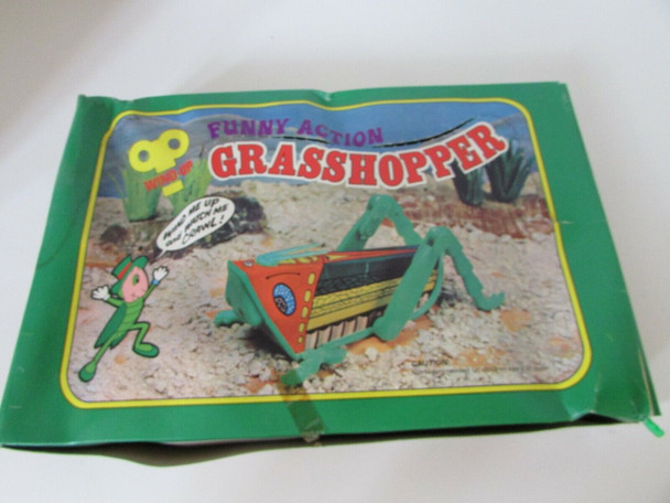 12 WINDUP NOVELTY TOYS CRAWLING GRASSHOPPERS 4" LONG COUNTERTOP DISPLAYS 