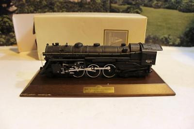 AVON COLLECTIBLE - MINIATURE HARTFORD PORCELAIN 700E HUDSON W/BASE -GOOD- W62