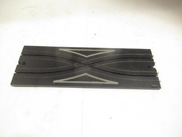 VINTAGE AURORA  1524 - 9" STRAIGHT CRISS-CROSS TRACK W/PINS - EXC. - H1