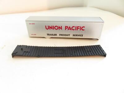 HO TRAINS - UNION PAC. TRAILER W/FRAME  NEW  APPROX 5 1/2" LONG - W50