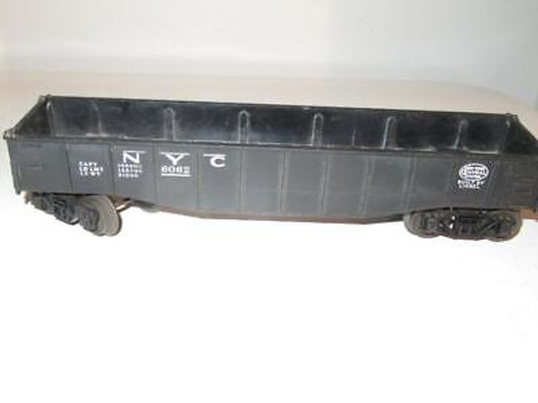 LIONEL POST-WAR TRAINS 6062 GONDOLA CAR - PLASTIC TRUCKS - 027- GOOD -S31Y