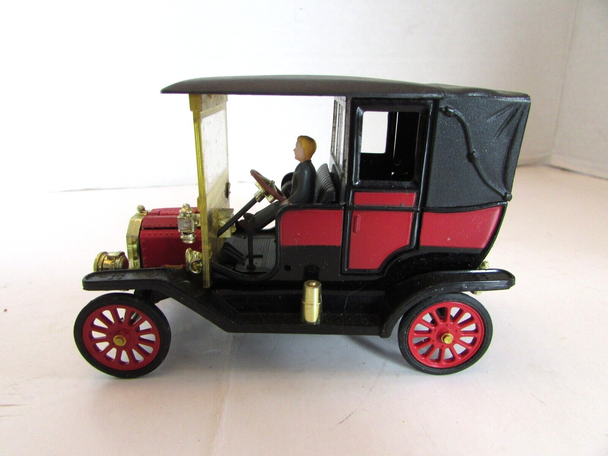 1911 Ford Town Car Diecast Car Ford Motor Co Museum Red Black 1/32 Lot E1