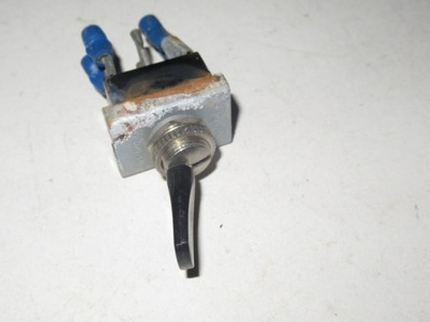 TOGGLE SWITCH - DOUBLE POLE SINGLE THROW - GOOD  - W46L