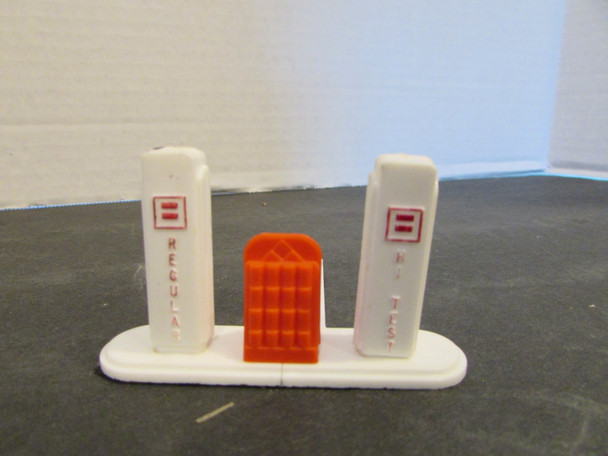 Vtg Plasticville O/S  Scale Gas Station Pumps w/Oil Can Rack Red White Part   PR