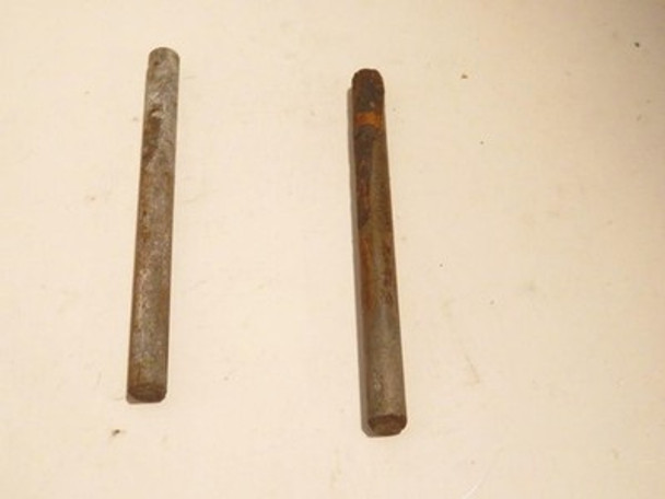 LIONEL POST-WAR  PART ORIGINAL METAL POSTS TO HOLD UP RED BIN- SR59