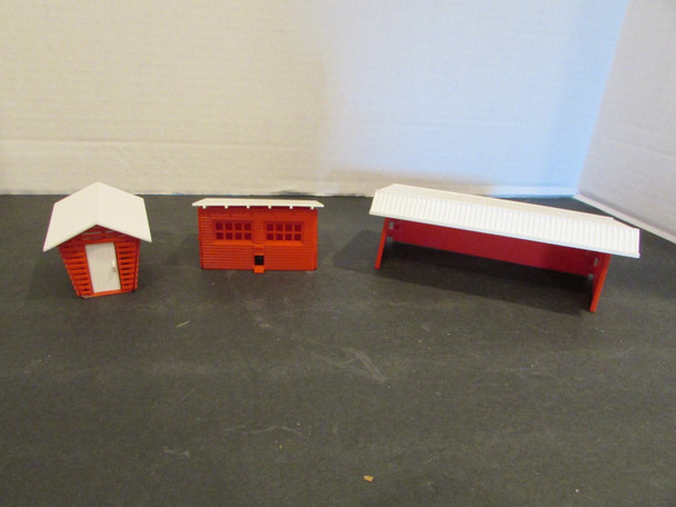 HO Plasticville Farm Building Chicken Coup Shed ++ White Roofs Incomplete PR