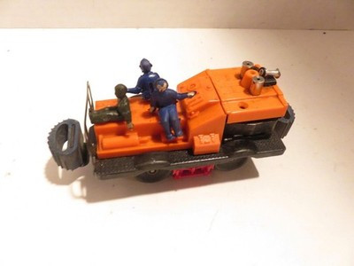LIONEL TRAINS  POST-WAR #50 MOTORIZED GANG CAR W/3  MEN- VG- 027- S31SS