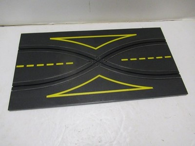 LIONEL POST-WAR ROAD RACE 1/32ND #5104 - CROSS-OVER TRACK-  HB7