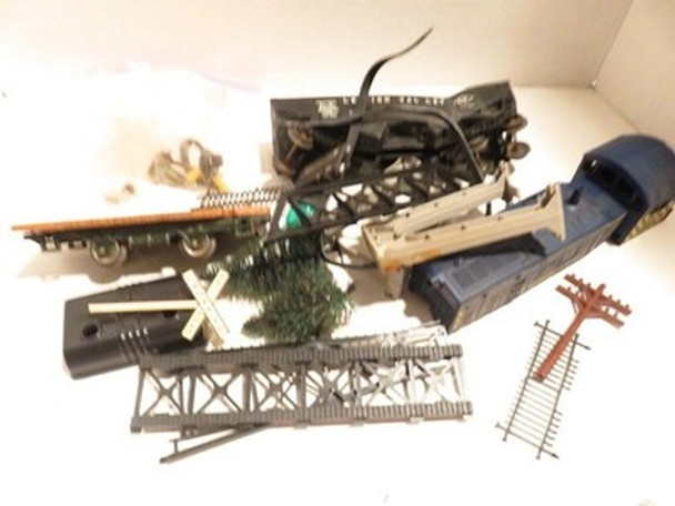 LIONEL & OTHERS  - POST-WAR ASSORTED PARTS- MIXED- GOOD FOR REPAIRS - B3R