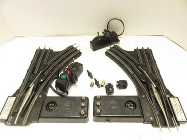 LIONEL POST-WAR TRAINS 022 'O' GAUGE PAIR OF REMOTE SWITCH TRACKS - VG - HB13