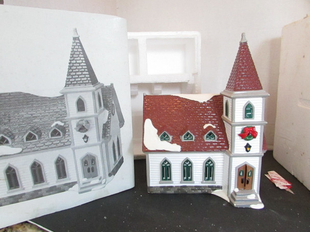 Dept 56 54623 Shady Oak Church Lighted Building Snow Village w/cord  D4