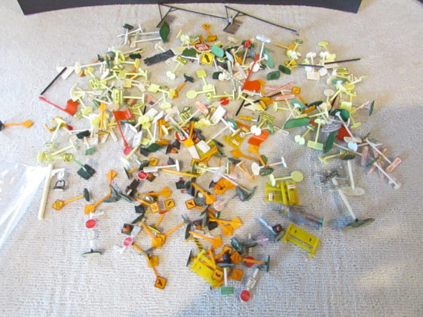 Model Railroad Plastic Signs 027-HO Construction Street Signs Hazard + LOOK H5h