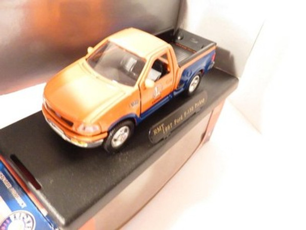 READY MADE TOYS- LIONEL 5604 PICK UP TRUCK  - NEW - B2 READY MADE TOYS- LIONEL 5604 PICK UP TRUCK  - NEW - B2