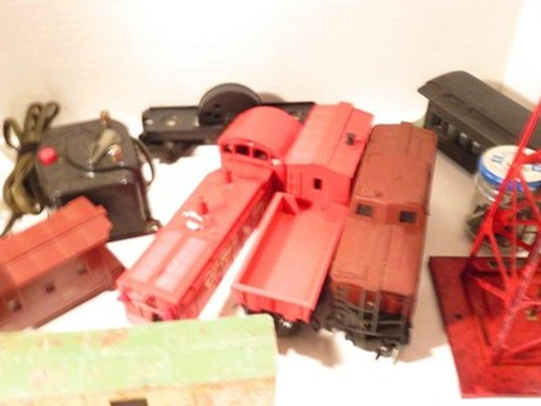 LIONEL - POST-WAR & MORE- BOX OF ASSORTED TRAINS / PARTS- GREAT VALUE-B12R