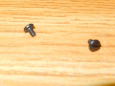 LIONEL PART - 2460 CRANE TRUCK MOUNTING SCREWS- 8/32 X 7/32- 2 PIECES -NEW- W46R|297409241637