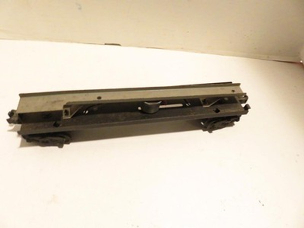 LIONEL PART - POST-WAR ORIGINAL OPER. BARREL CAR CHASSIS- WORKS- GOOD -H23|396744510989
