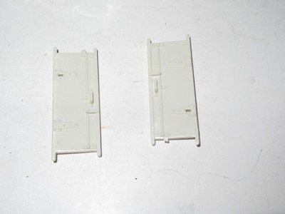 LIONEL PART- POST-WAR 3472-58 WHITE LEFT SIDE MILK CAR  DOORS(2) - NEW- M57|396768858119