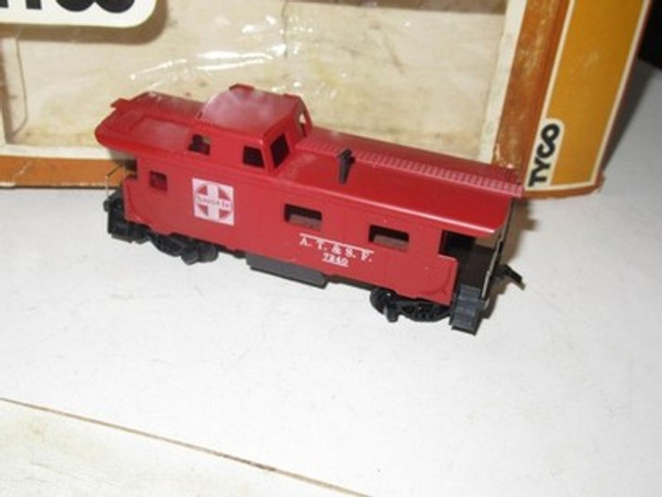 HO TRAINS -TYCO SANTA FE CABOOSE- ROUGH BOX - LATCH COUPLERS - EXC. -  B1|396975651350