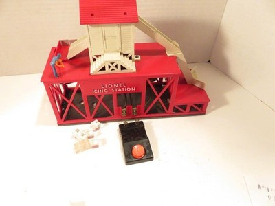 LIONEL TRAINS POST-WAR 352 OPERATING ICING STATION W/CONTROL/CUBES- W51|357507922708