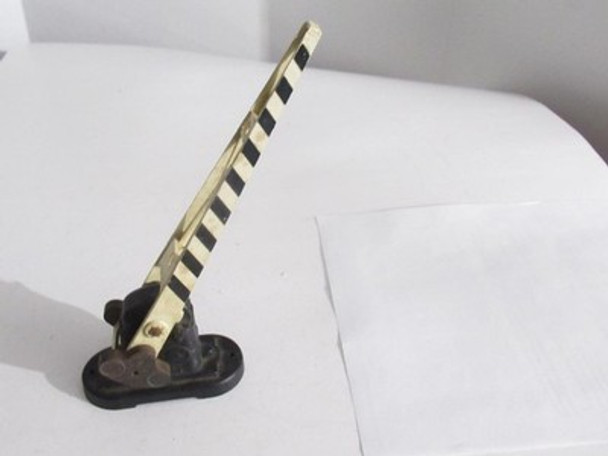 LIONEL POST-WAR-  252 OPERATING CROSSING GATE - GOOD FOR PARTS- M55|297562138510