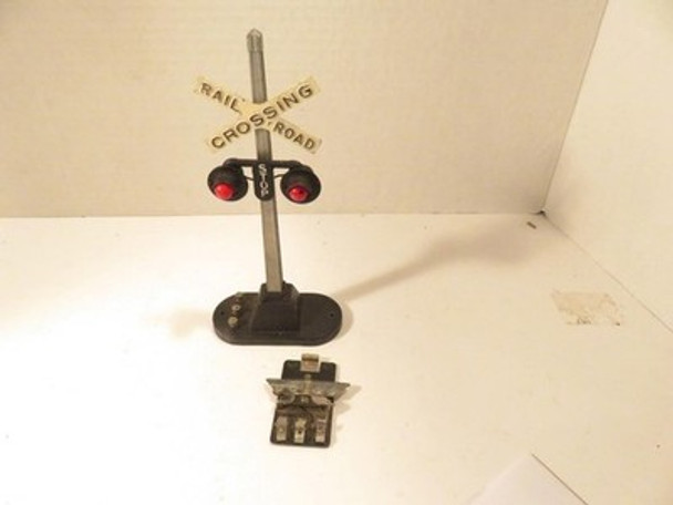 LIONEL TRAINS POST-WAR 154 HIGHWAY FLASHER SIGNAL WORKS GOOD -W/PLATE- EXC.-M1|357507922824