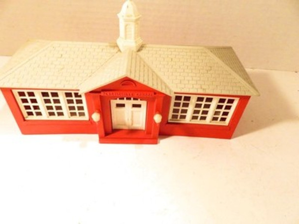 0/027 BUILDING - VINTAGE PLASTICVILLE SCHOOL HOUSE KIT - GLUED- GOOD- SH