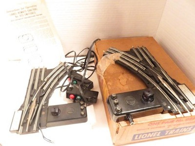LIONEL POST-WAR TRAINS 022 'O' PAIR OF REMOTE SWITCH TRACKS- COMPLETE- BXD-W22