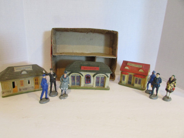 Putz Village Composition Railroad Station Buildings & Figures 9 Pcs Japan Box W3