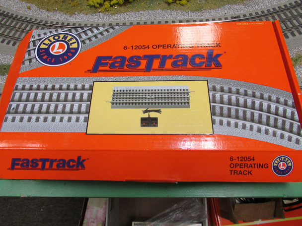 Lionel 12054 Operating Fastrack Used Boxed  See Pics  SH